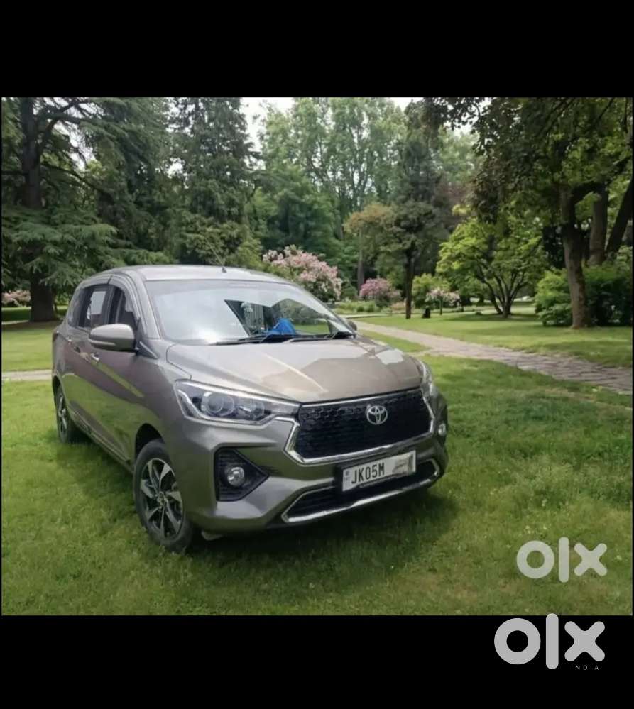 Toyota Rumion 2023 Petrol Manual Dual Tone