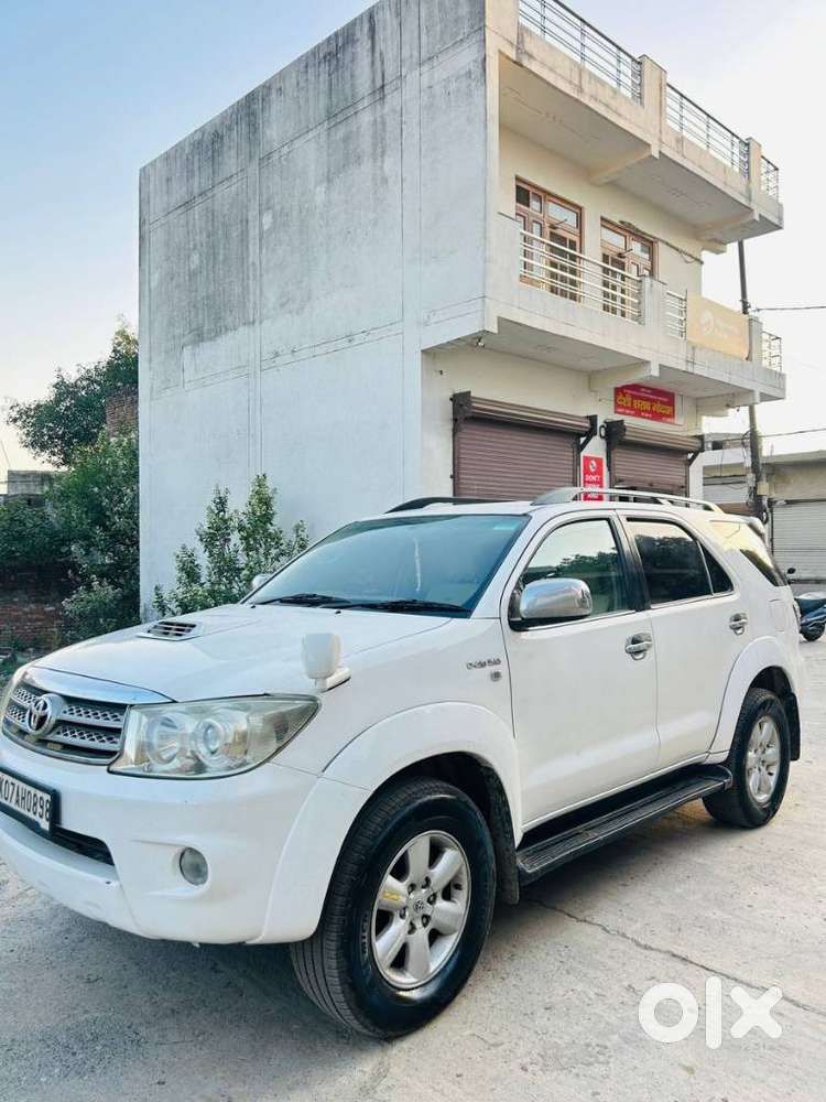 Toyota Fortuner 3.0 4x4 Manual, 2011, Diesel