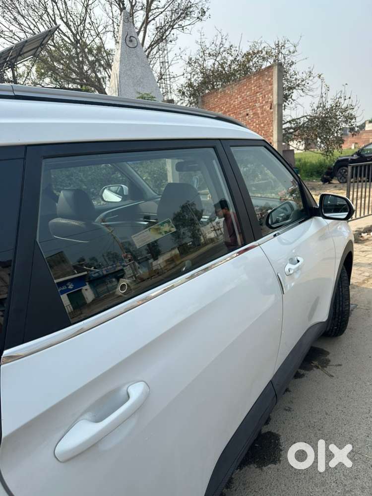 Kia Carens 2023 Petrol Well Maintained