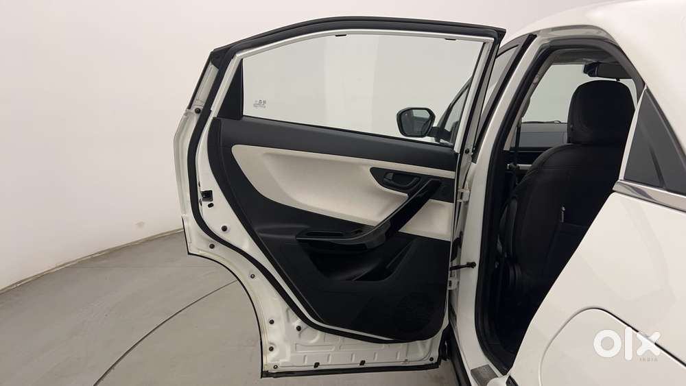 Tata Curvv Creative 1.2 Revotron Petrol 6mt, 2025, Petrol