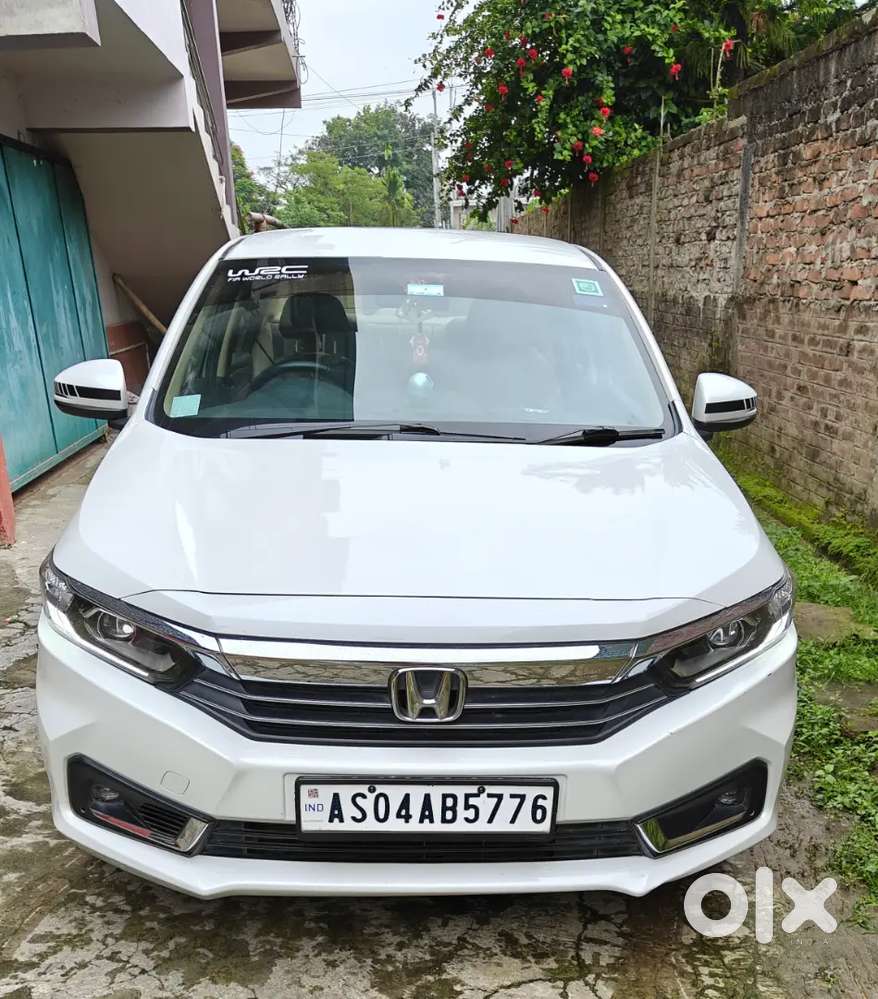 Honda Amaze Genuine Car With Company Record And One Hand Car