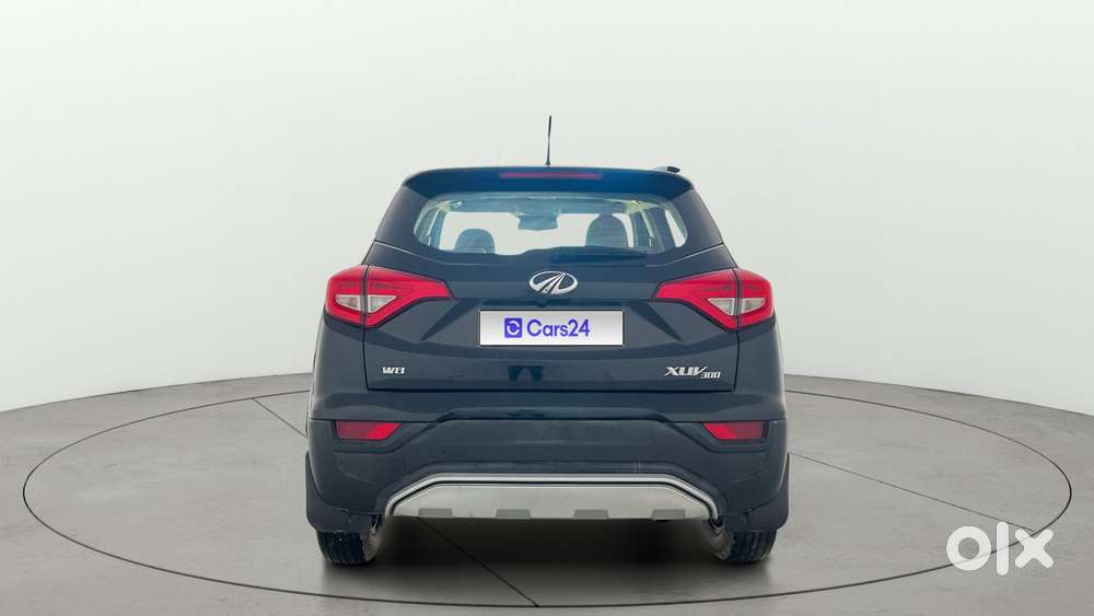 Mahindra XUV300 W8 Option, 2022, Petrol