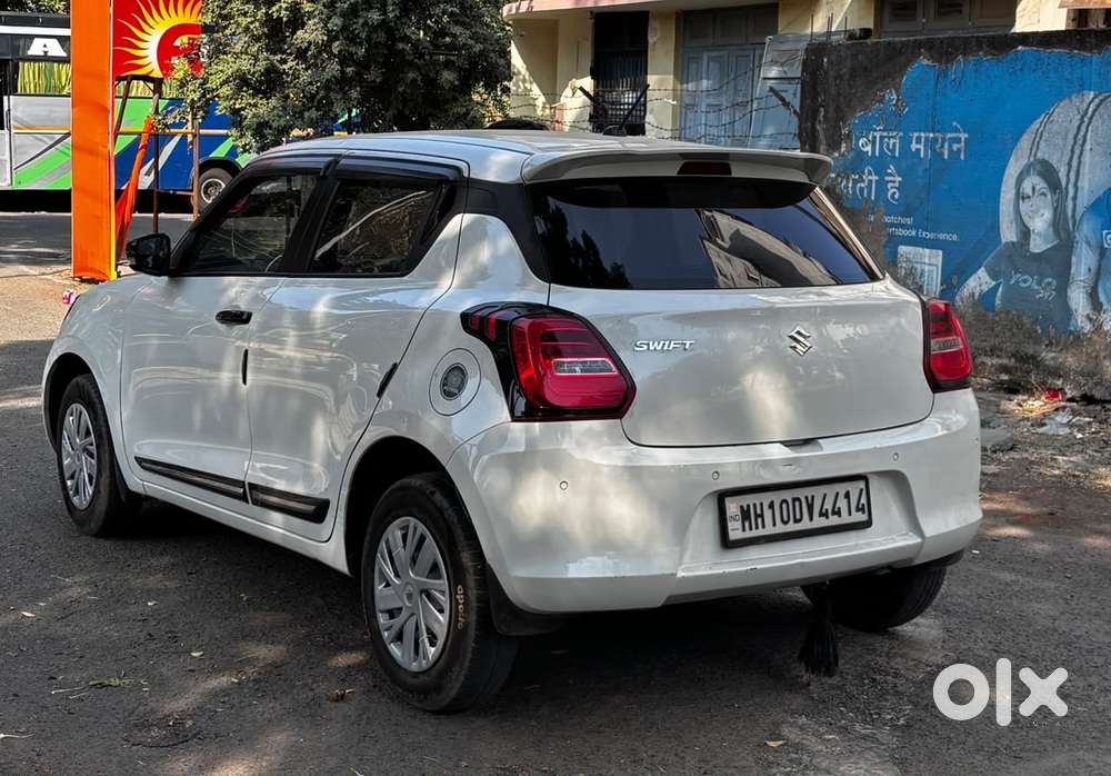 Maruti Suzuki Swift Vxi + Manual, 2022, Petrol