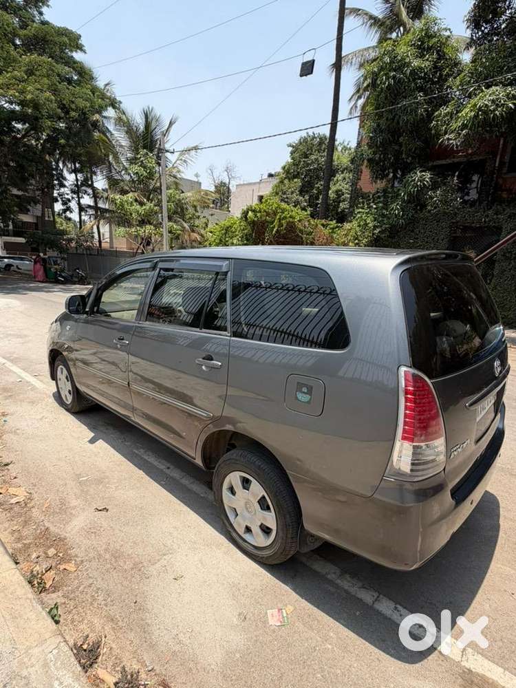 Toyota Innova 2011