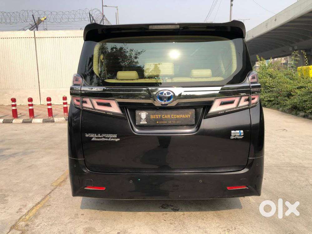 Toyota Vellfire 2.5 Executive Lounge, 2023, Cng & Hybrids