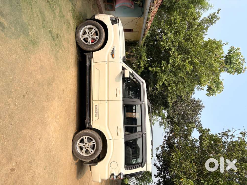 Mahindra Scorpio S10 2016