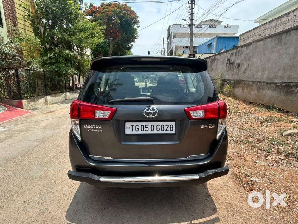 Toyota Innova Crysta 2.4 V, 2016, Diesel