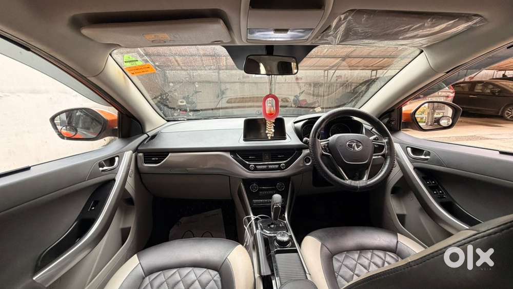 Tata Nexon Diesel 2018 - Dualtone Marigold Grey Automatic Diesel