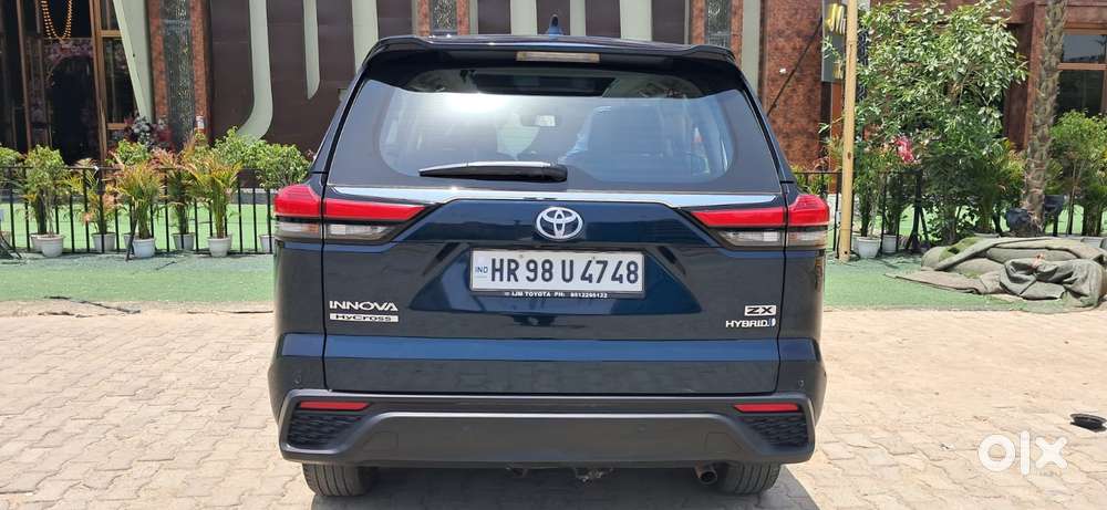 Toyota Innova Hycross 2.0 Zx Hybrid 7 Str, 2025, Petrol