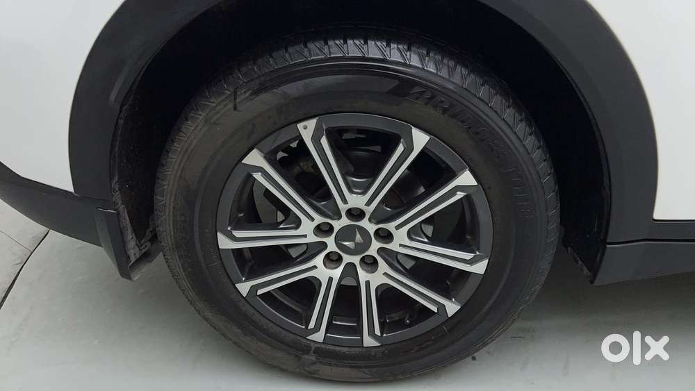 Mahindra Xuv700 2.0 Ax 7 Petrol At Luxury Pack Str, 2022, Petrol
