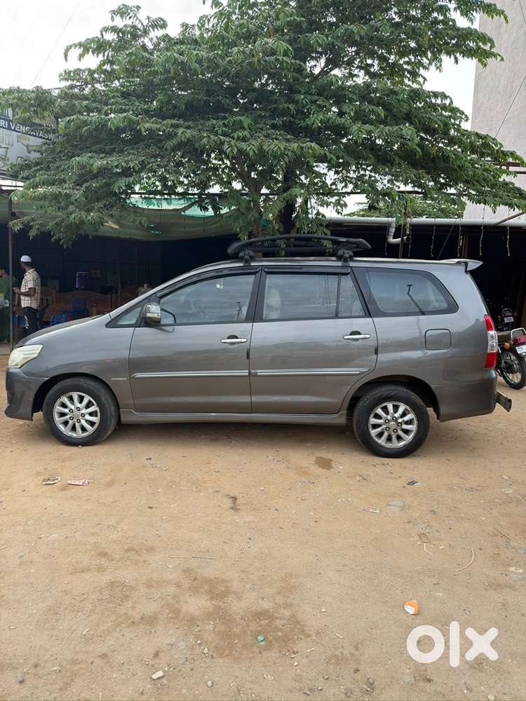 2012 Toyota Innova 2.5 V Diesel  7 Seater  Well Maintened