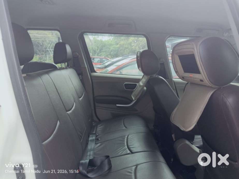 Mahindra Tuv 300 T8, 2016, Petrol