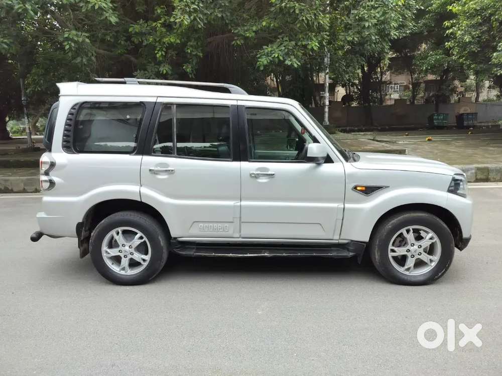 Mahindra Scorpio S10 2017