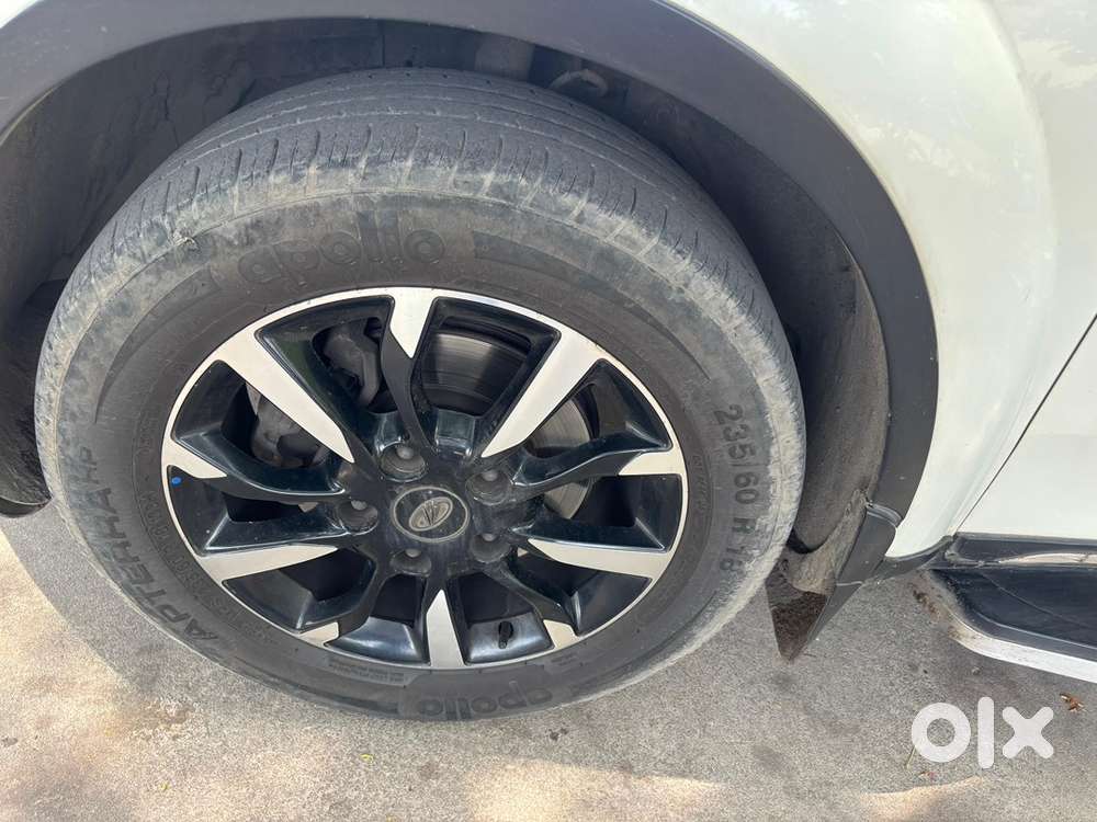 Mahindra Xuv500 Showroom Track