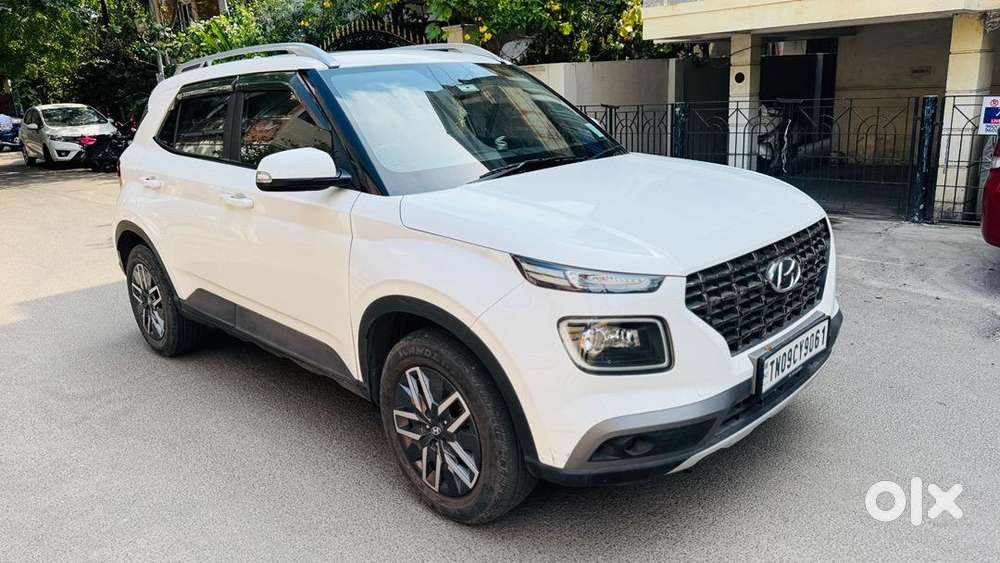 Hyundai Venue 2022 Diesel 7500 Km Driven