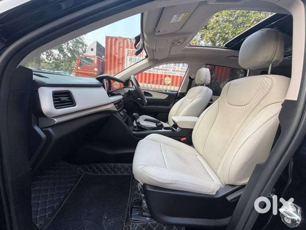 Mahindra Xuv700 2.0 Ax 5 Petrol At Str, 2022, Petrol