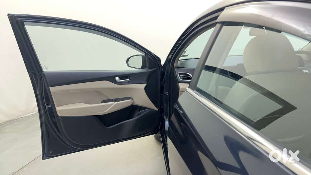 Hyundai Verna 1.5 Sx Ivt, 2022, Petrol