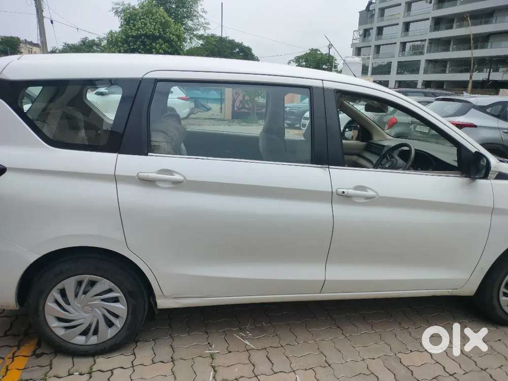 Maruti Suzuki Ertiga 7 Seater Smart Hybrid First Owner White Color
