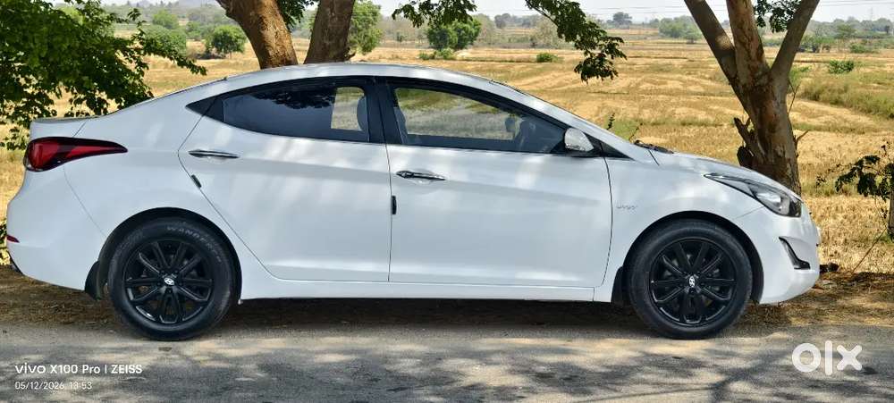 Hyundai Elantra Fluidic Petrol 2015 Model