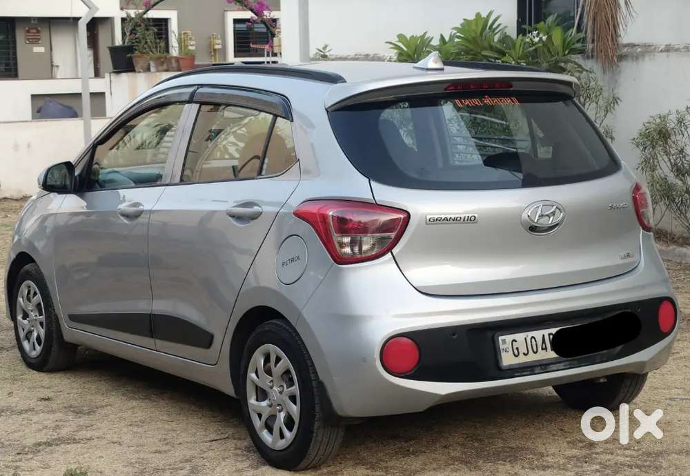 Hyundai Grand I10 Sportz Petrol/cng Showroom Condition