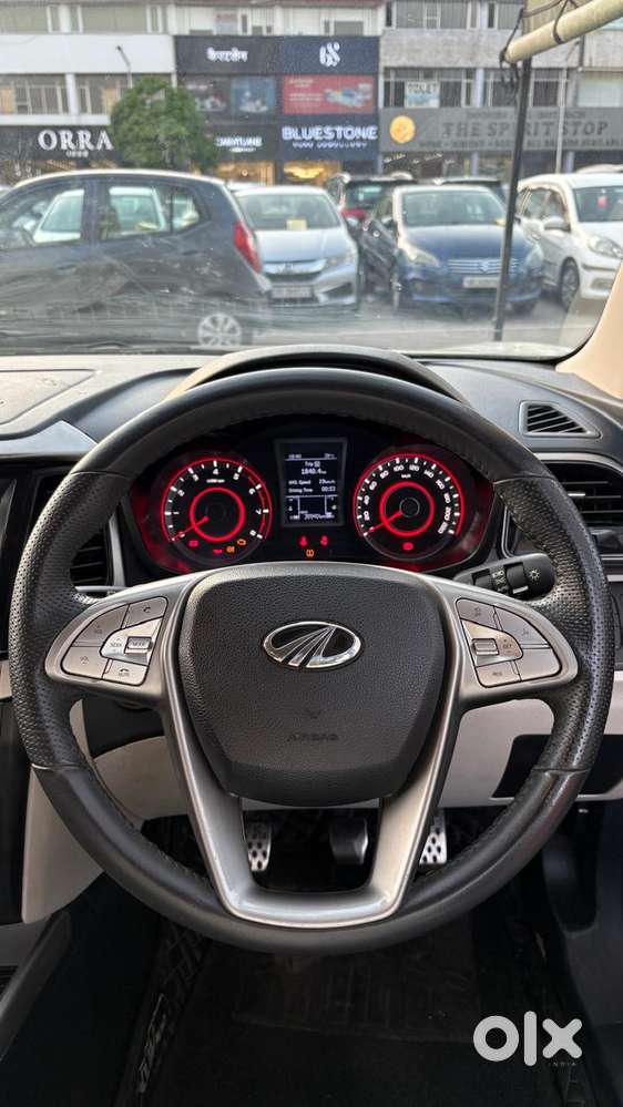 Mahindra Tuv 300 T8, 2022, Petrol