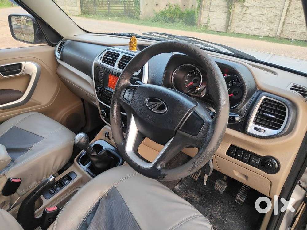 Mahindra Tuv 300 T8, 2018, Petrol