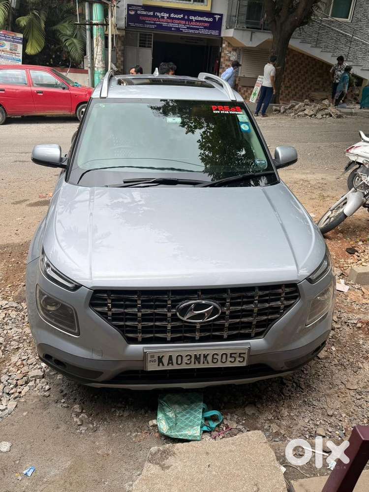 Hyundai Venue 2021 Petrol Well Maintained