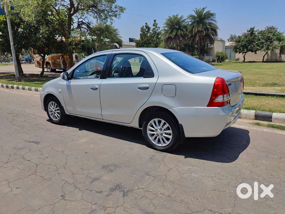 Toyota Etios V, 2011, Petrol
