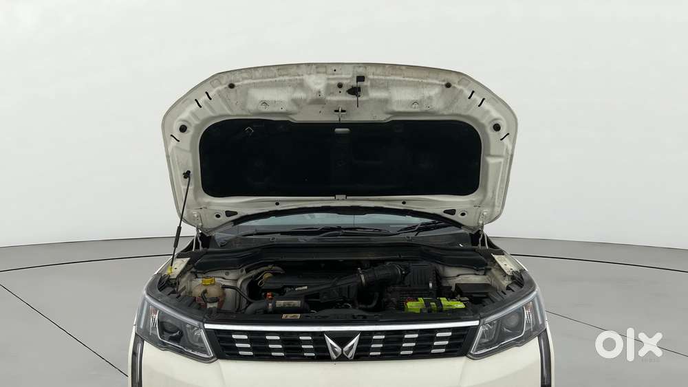 Mahindra Xuv300 1.2 W8 (o) Amt Petrol, 2023, Petrol