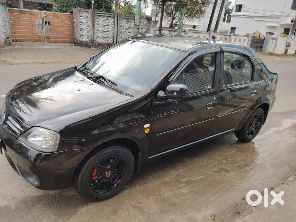 Mahindra Logan Petrol 2010