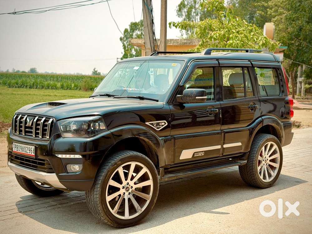 Mahindra Scorpio Classic 2025 Diesel 14000 Km Driven