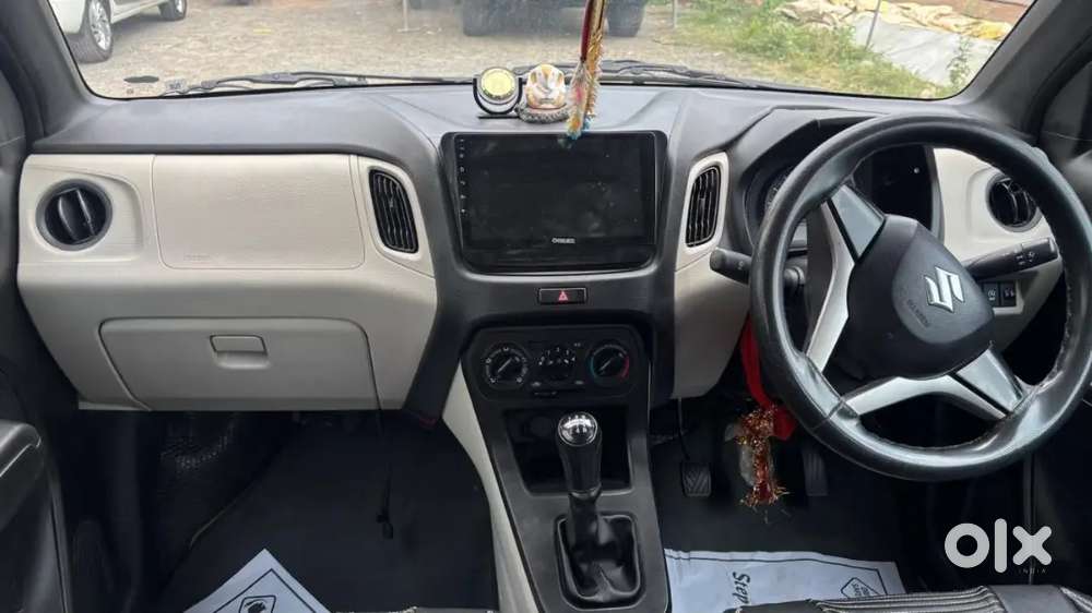 Good Condition Government Employee Car Pin To Pin Showroom Track