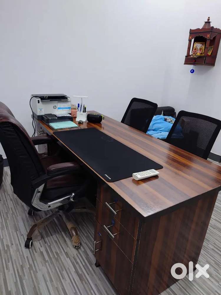 ALMOST NEW 2 MONTHS OLD OFFICE FURNITURE