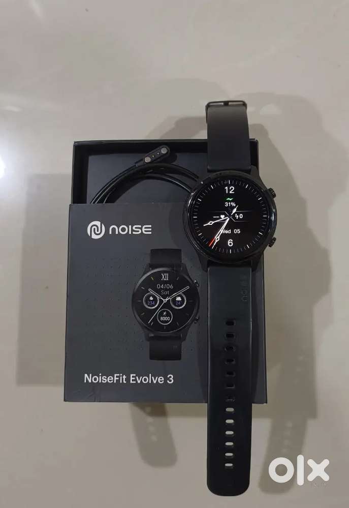 Noise Evolve AMOLED Smartwatch (Carbon Black Strap