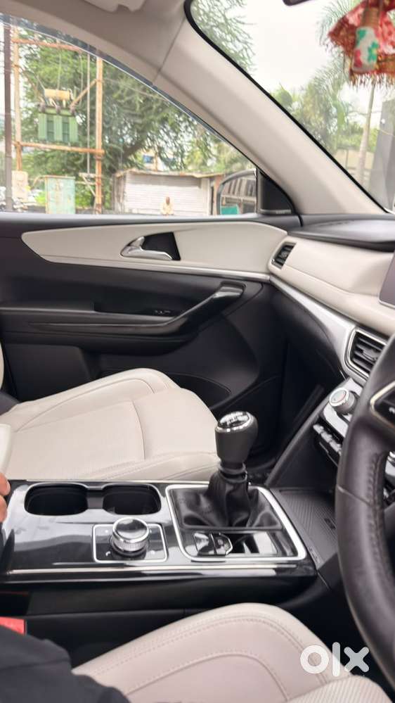 Mahindra Xuv700 2.2 Ax 7 Diesel Mt Luxury Pack Str, 2025, Diesel