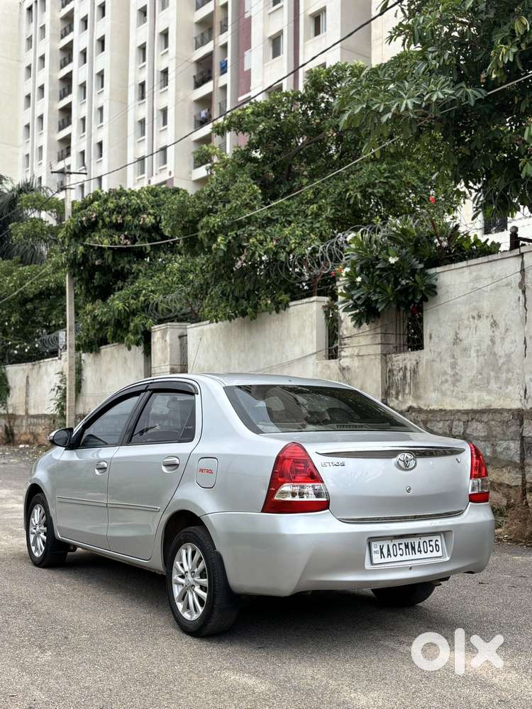 Toyota Etios V, 2013, Petrol