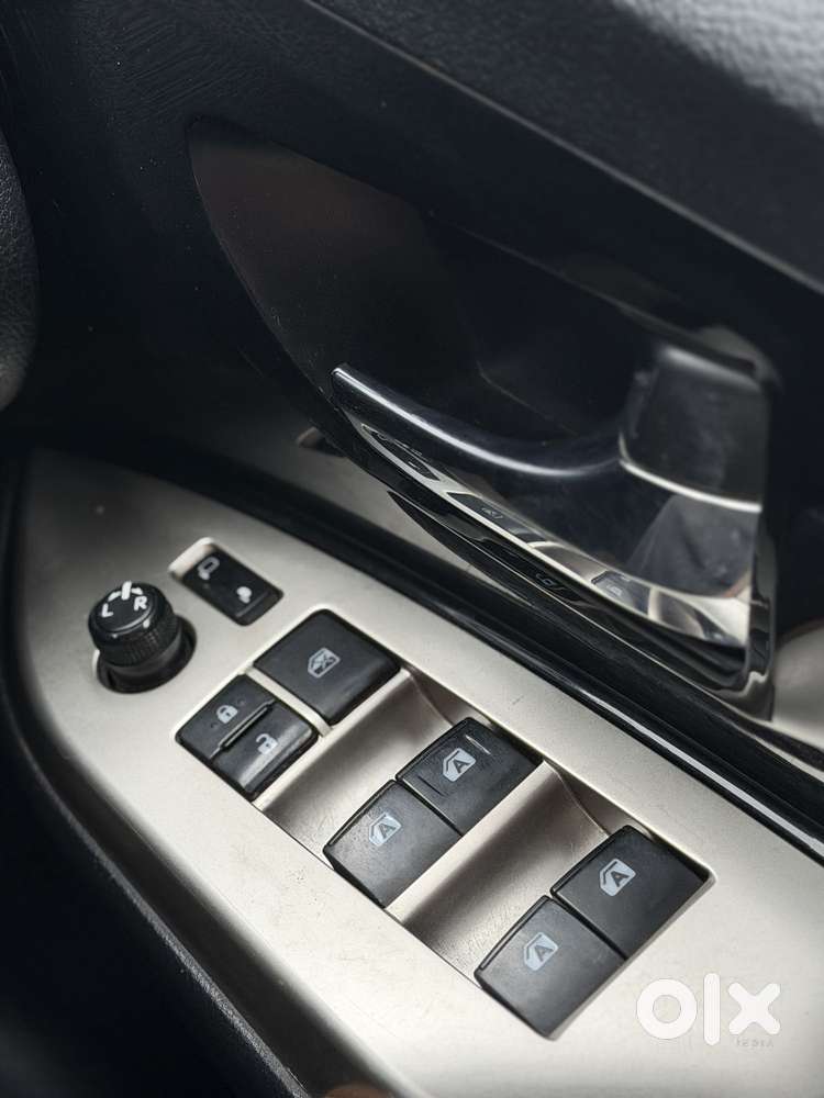 Toyota Innova Crysta 2.8 Zx At 7 Seater, 2016, Diesel