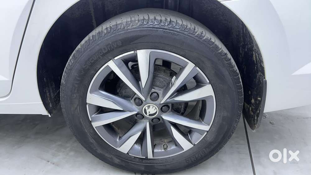 Skoda Slavia Style 1.0l Tsi Mt, 2022, Petrol