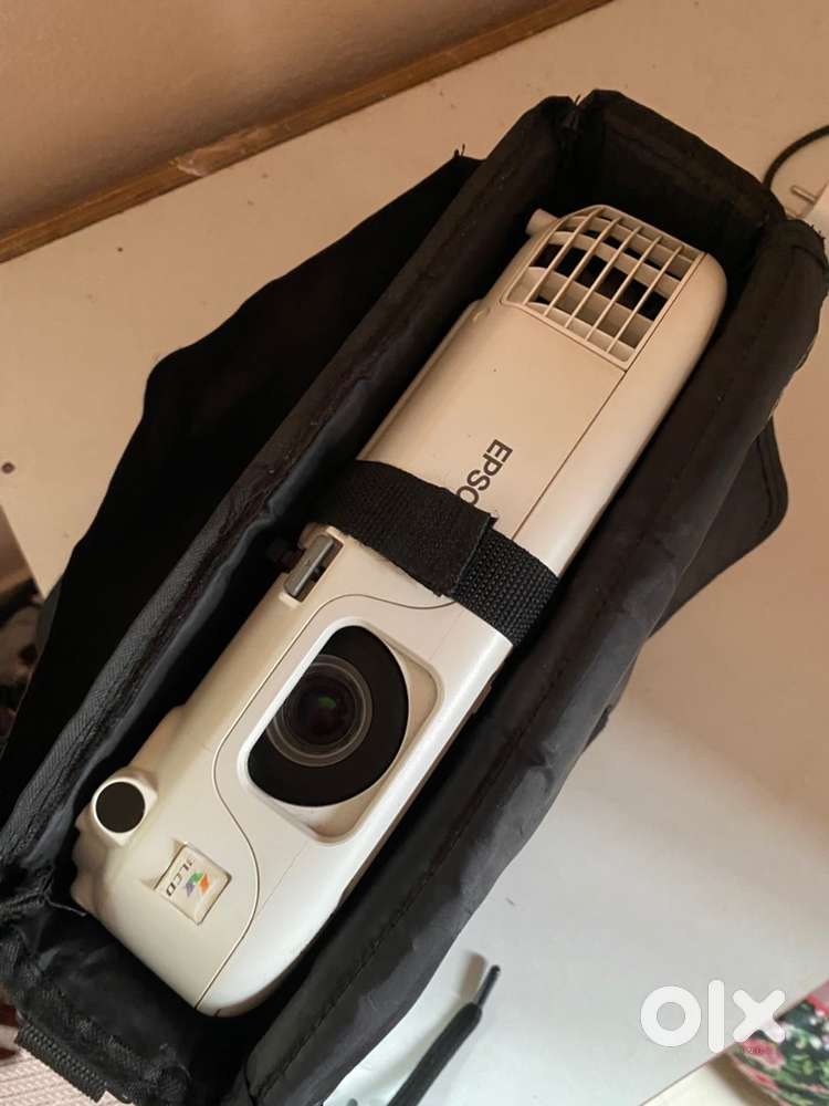 Eposn projector for sale Rs 11000