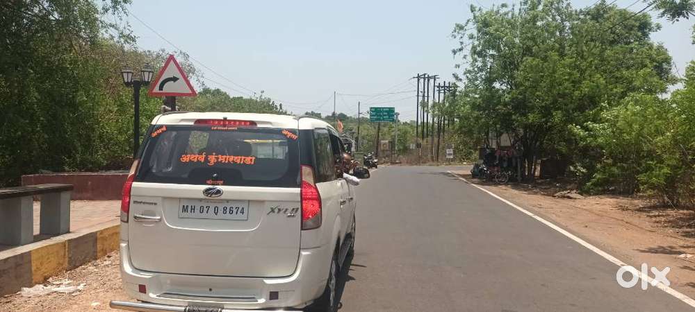 8सिटर टाॅप माॅडेल कार