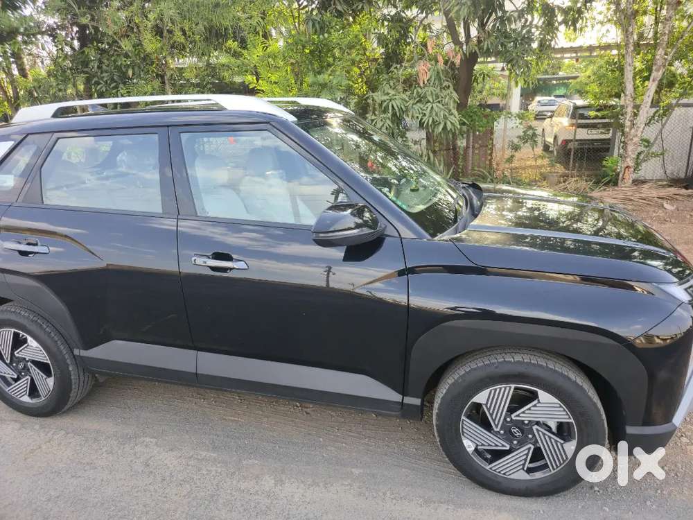 Hyundai Venue Hx7 Black Colour (diesel Manual Top Variant)
