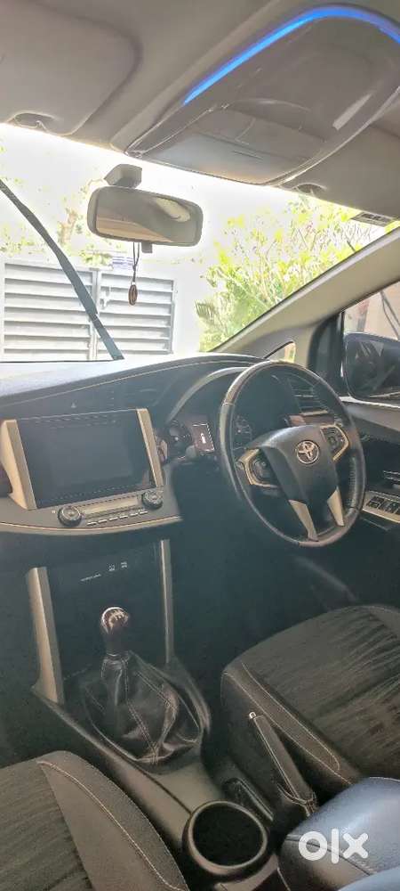 Innova Crysta Vx 8 Str