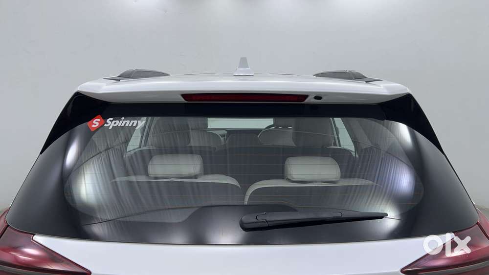 Mahindra Xuv700 2.0 Ax 5 Petrol Mt 7 Str, 2022, Petrol