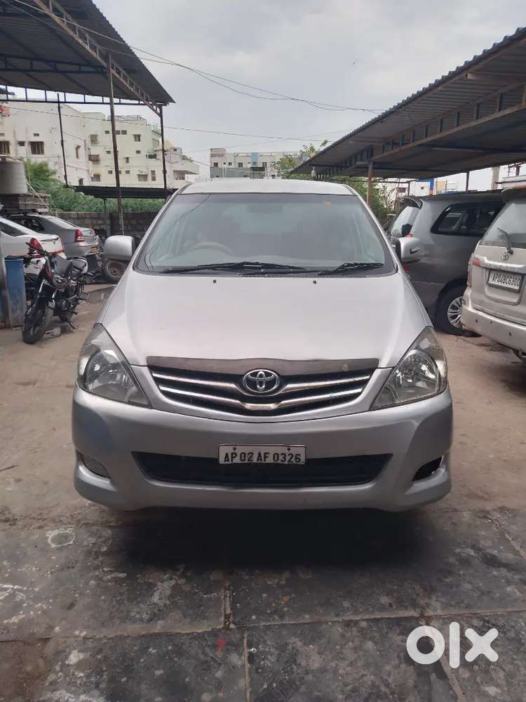 Toyota Innova 2010