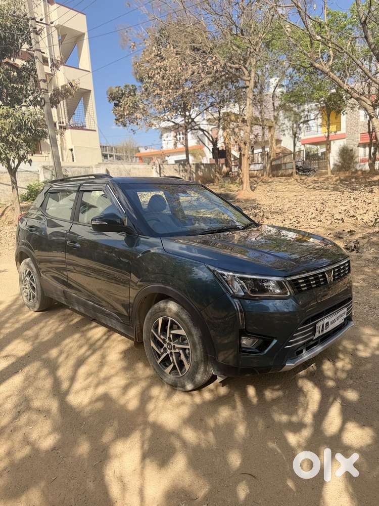 Mahindra Xuv300 1.2 W8 (o) Amt Dual Tone Petrol, 2023, Petrol