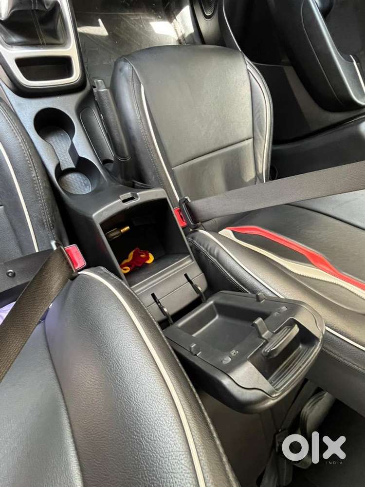 Hyundai Venue 2022 Petrol 25800 Km Driven