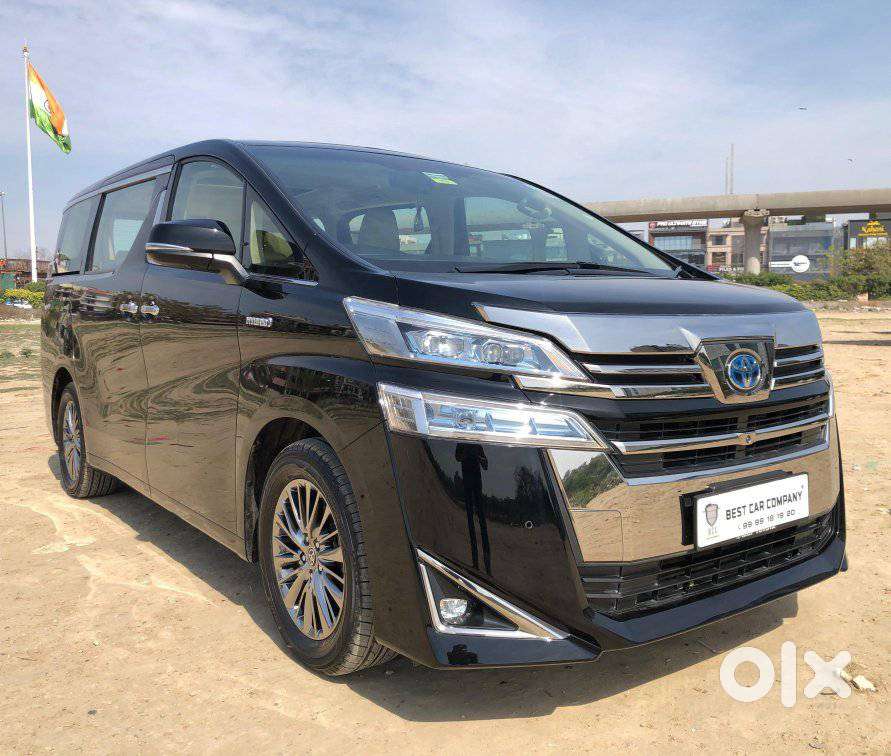 Toyota Vellfire 2.5 Executive Lounge, 2023, Cng & Hybrids