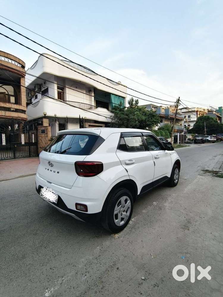 Hyundai Venue E, 2021, Petrol