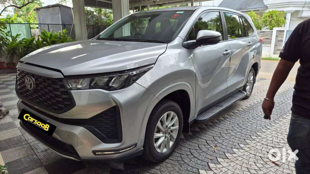 Toyota Innova Hycross, 2023, Petrol
