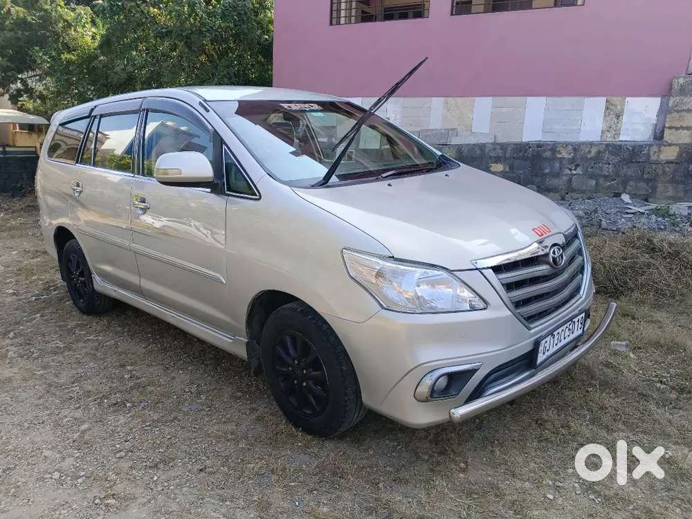 Toyota Innova Petrol 2013 Km Driven